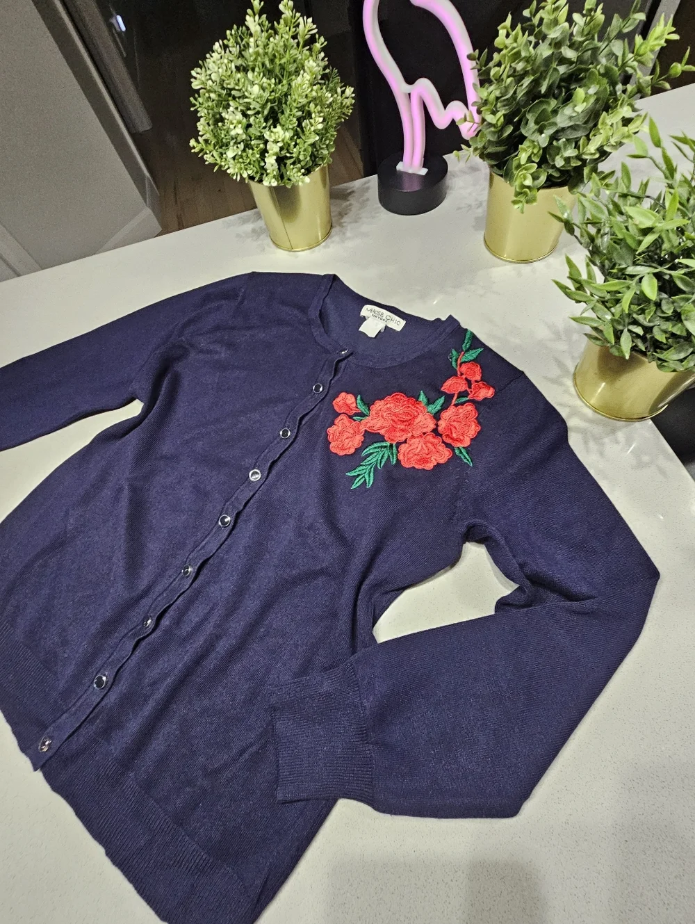 MELROSE CHIC Superbe Cardigan Bleu Foncé Avec Broderie De Roses Rouges - Picture 2 of 6